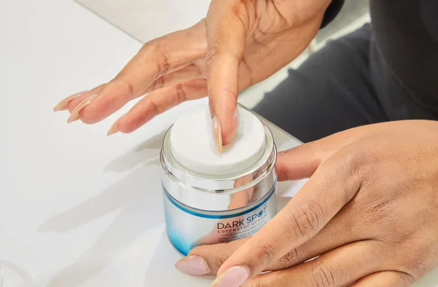 The Multi-Tasking Face Cream: Addressing Hydration and Dark Spots at Once