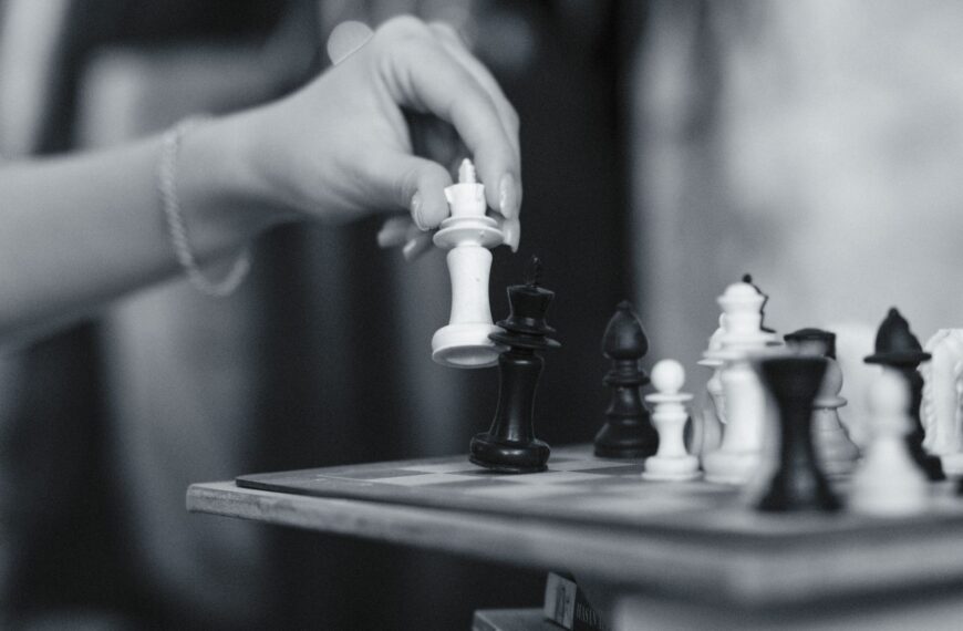 The Psychology of Competition in Virtual Environments